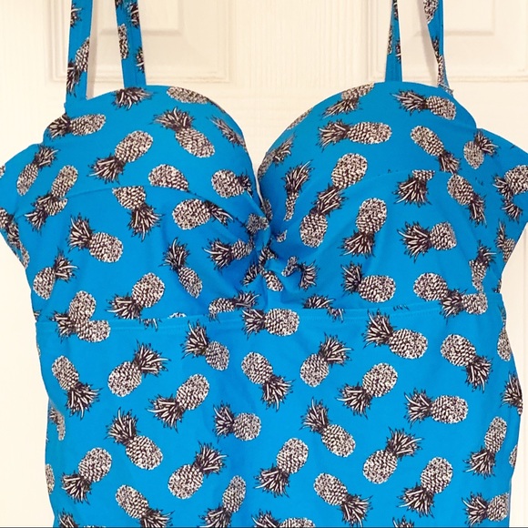Torrid Swim Collection Pin Up Style Swimsuit Sz 3 - Picture 3 of 8